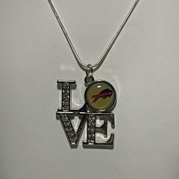 Buffalo Bills NFL LOVE Charm Necklace NEW!! - Picture 1 of 4